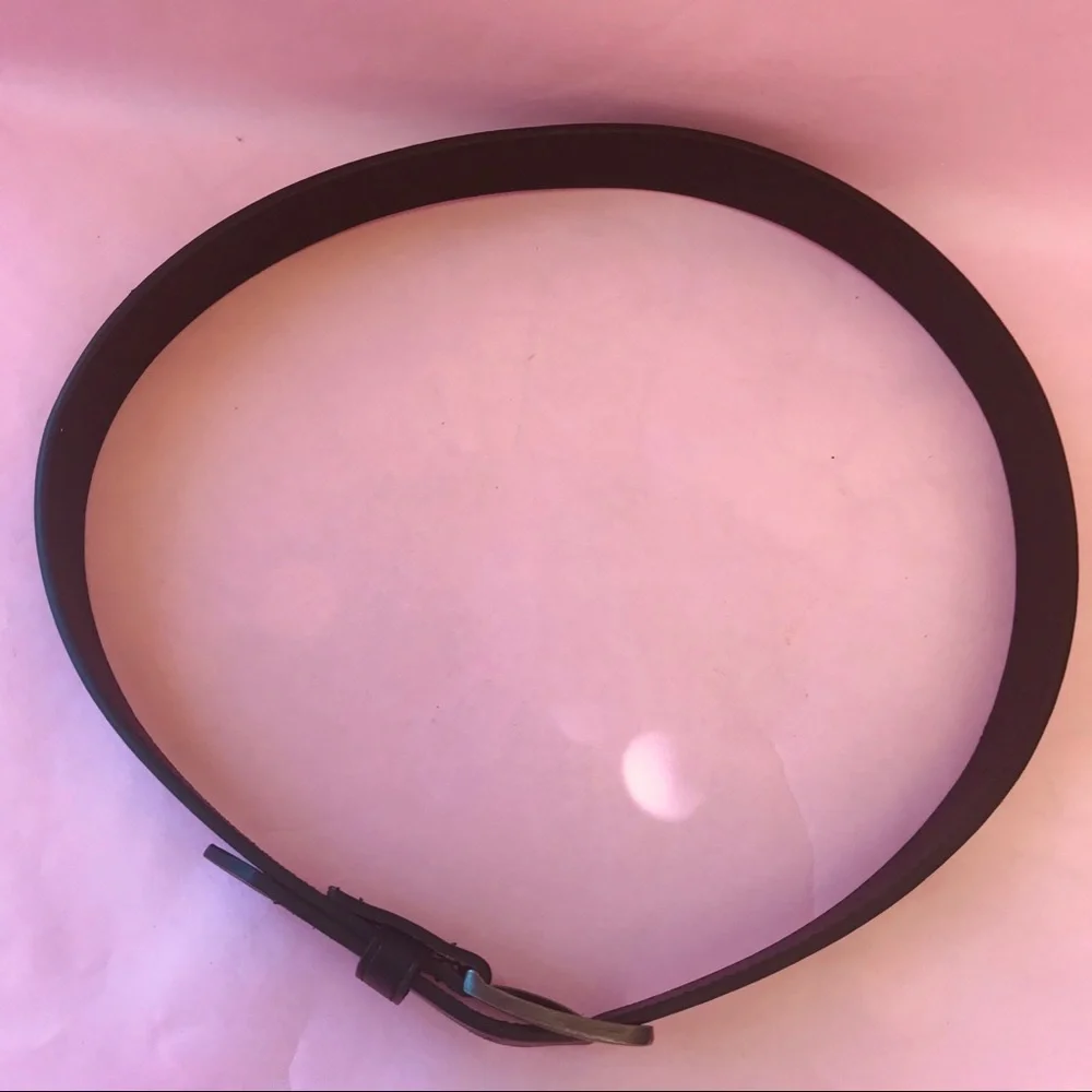 Black leather/manmade material belt